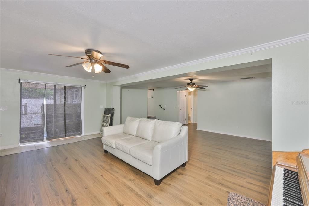 На продажу: $400,000 (4 спален, 3 ванн, 2068 Квадратных фут)