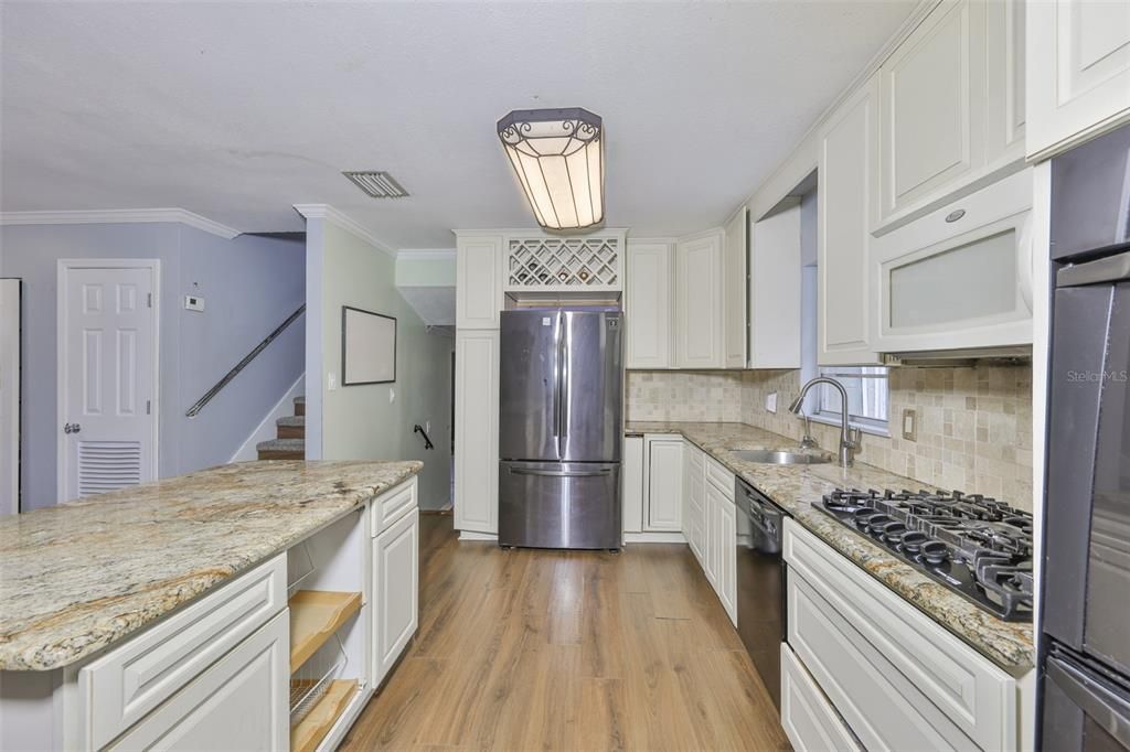 На продажу: $400,000 (4 спален, 3 ванн, 2068 Квадратных фут)