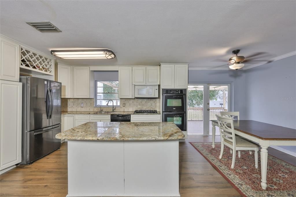 На продажу: $400,000 (4 спален, 3 ванн, 2068 Квадратных фут)