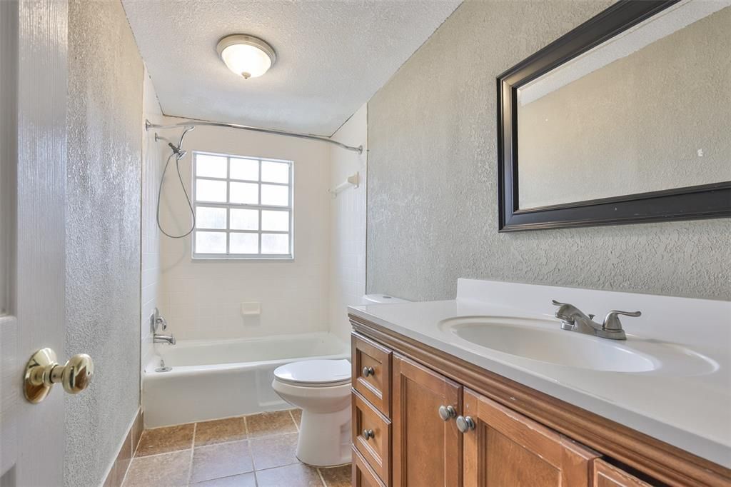 На продажу: $400,000 (4 спален, 3 ванн, 2068 Квадратных фут)