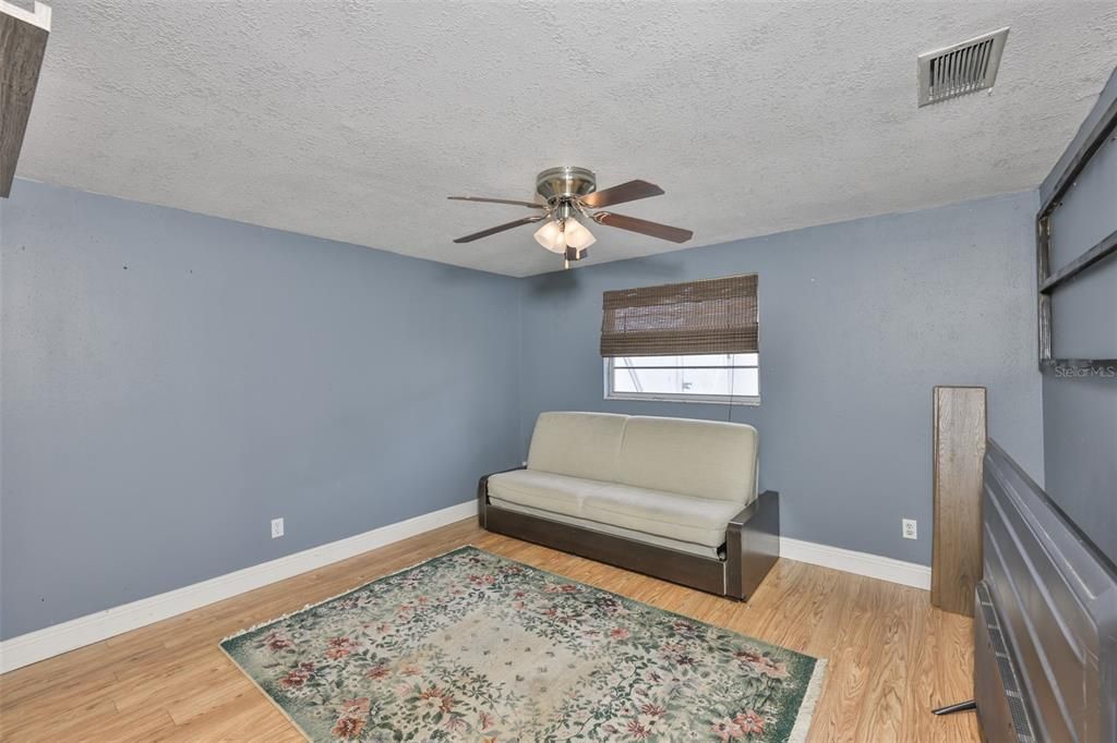 На продажу: $400,000 (4 спален, 3 ванн, 2068 Квадратных фут)