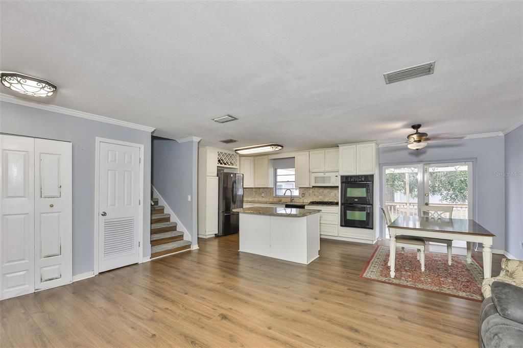 На продажу: $400,000 (4 спален, 3 ванн, 2068 Квадратных фут)