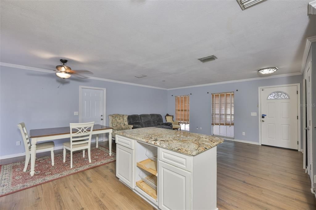 На продажу: $400,000 (4 спален, 3 ванн, 2068 Квадратных фут)