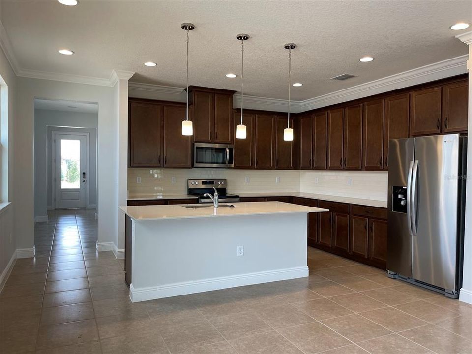 For Rent: $2,450 (3 beds, 2 baths, 1852 Square Feet)