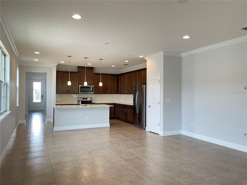 For Rent: $2,450 (3 beds, 2 baths, 1852 Square Feet)