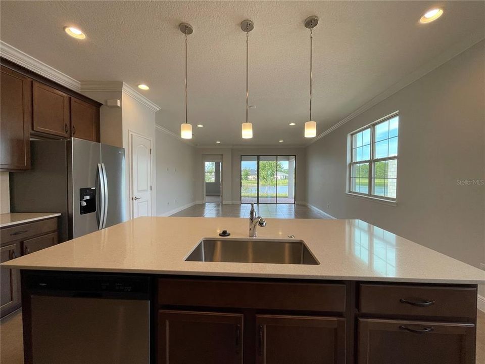 For Rent: $2,450 (3 beds, 2 baths, 1852 Square Feet)