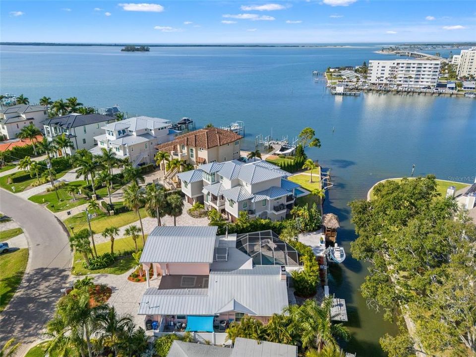 Activo con contrato: $1,265,000 (3 camas, 3 baños, 2670 Pies cuadrados)