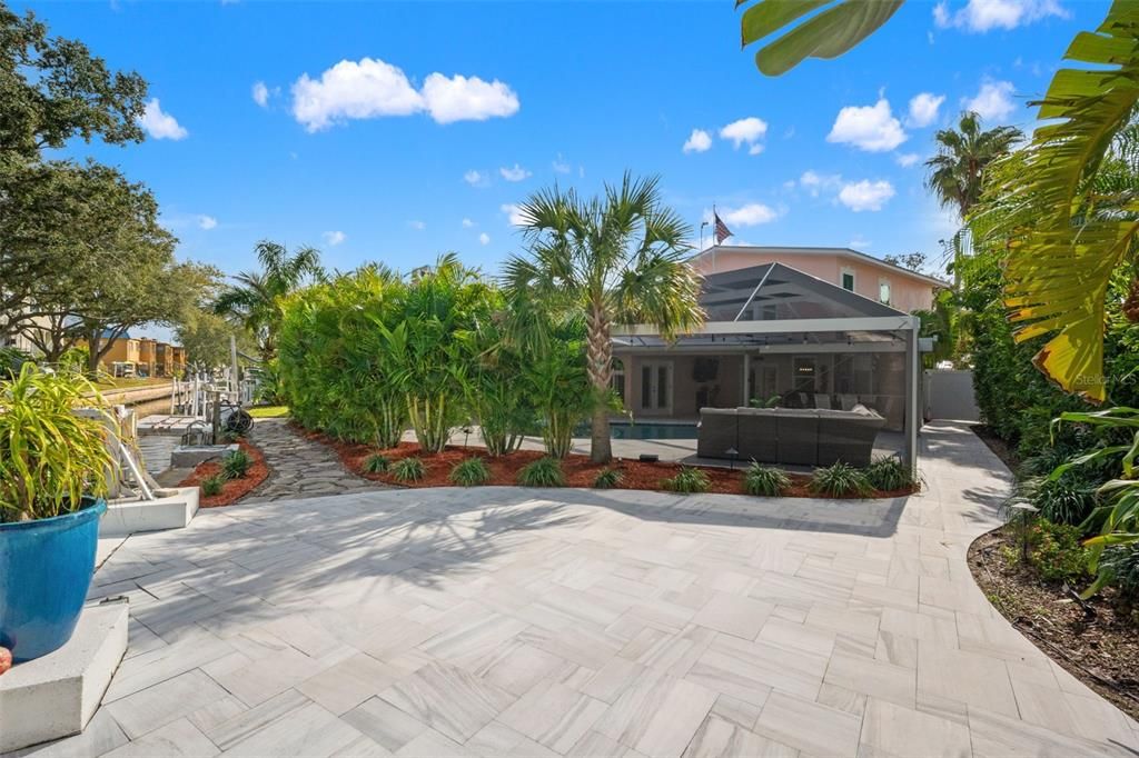 Activo con contrato: $1,265,000 (3 camas, 3 baños, 2670 Pies cuadrados)