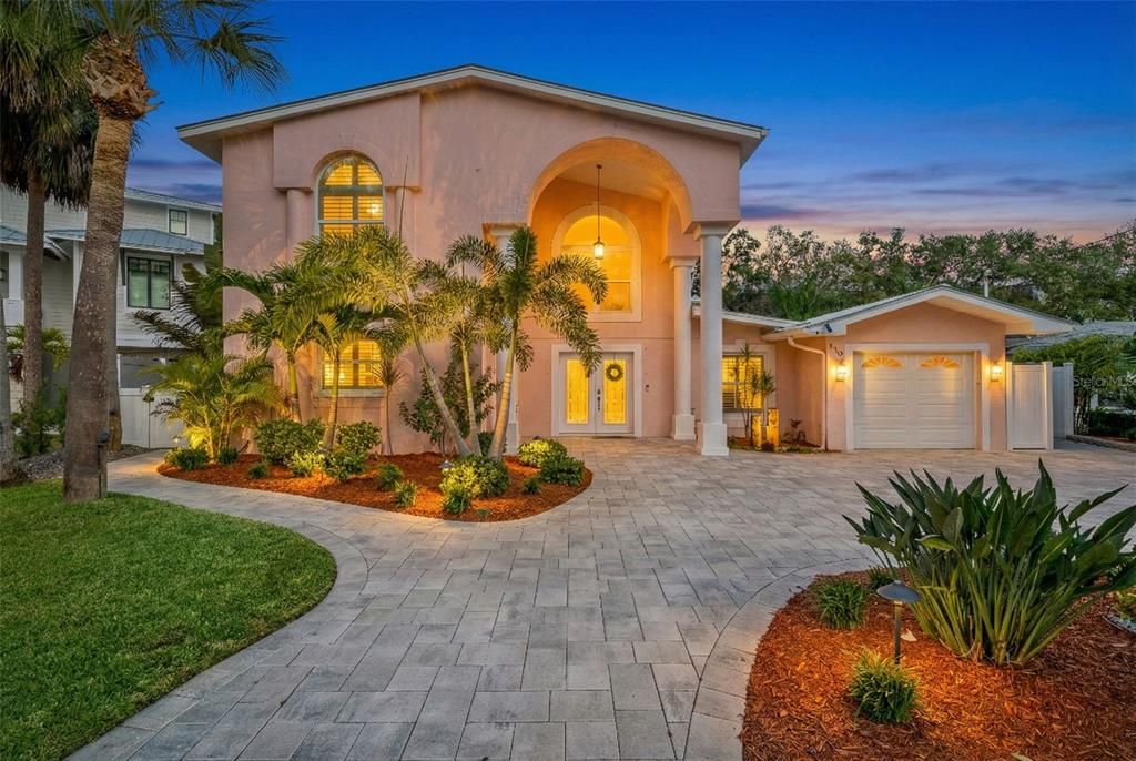 Activo con contrato: $1,265,000 (3 camas, 3 baños, 2670 Pies cuadrados)