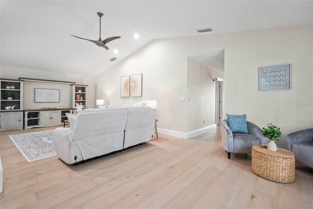 Activo con contrato: $1,265,000 (3 camas, 3 baños, 2670 Pies cuadrados)