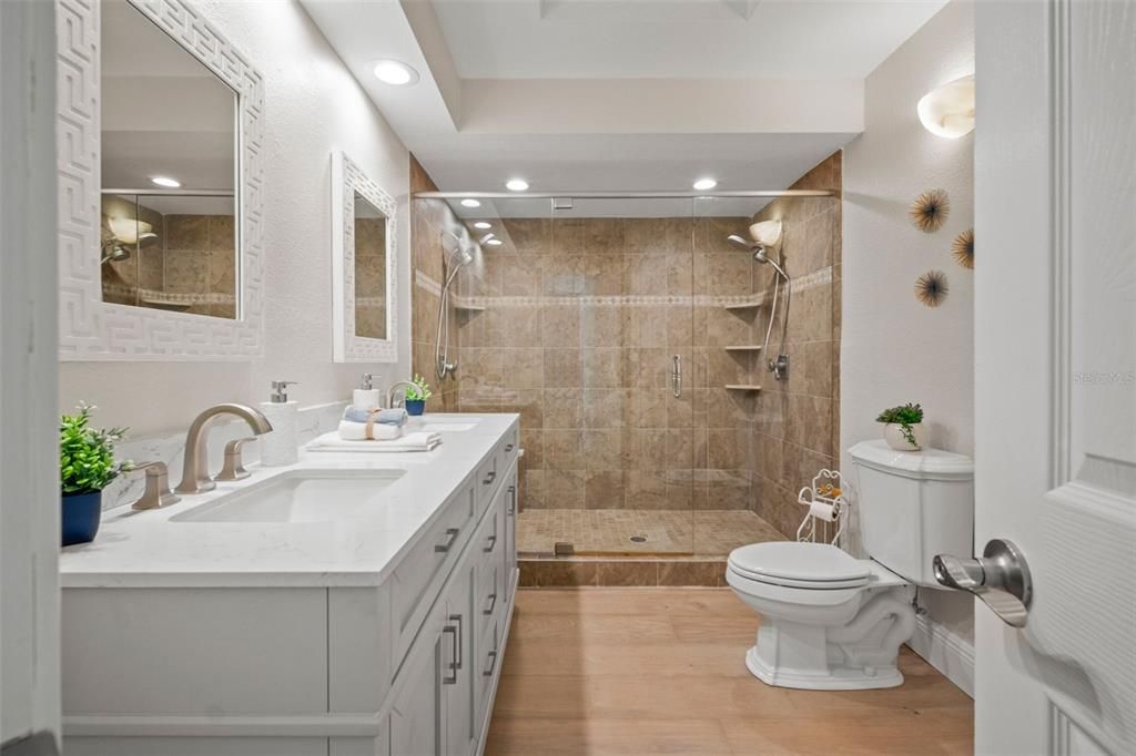 Activo con contrato: $1,265,000 (3 camas, 3 baños, 2670 Pies cuadrados)