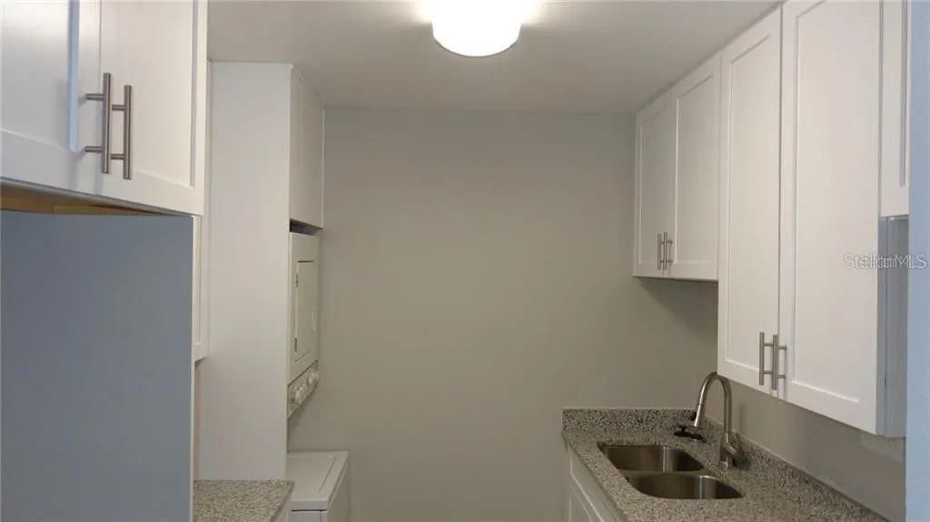 For Sale: $104,900 (1 beds, 1 baths, 803 Square Feet)