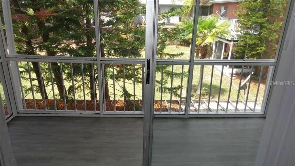 For Sale: $104,900 (1 beds, 1 baths, 803 Square Feet)