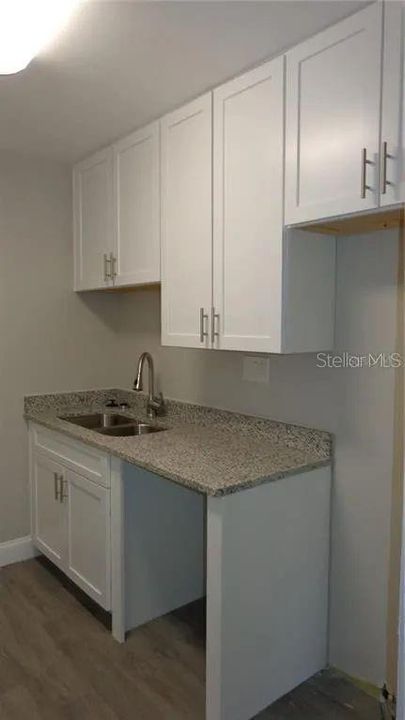 For Sale: $104,900 (1 beds, 1 baths, 803 Square Feet)
