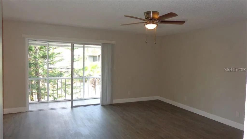 For Sale: $104,900 (1 beds, 1 baths, 803 Square Feet)