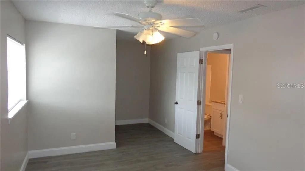 For Sale: $104,900 (1 beds, 1 baths, 803 Square Feet)