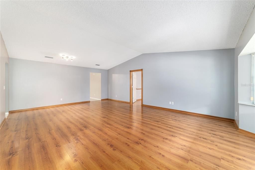 待售: $189,900 (2 贝兹, 2 浴室, 1861 平方英尺)