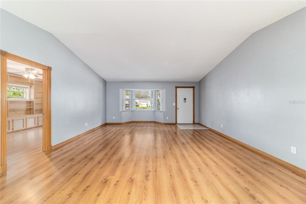 待售: $189,900 (2 贝兹, 2 浴室, 1861 平方英尺)