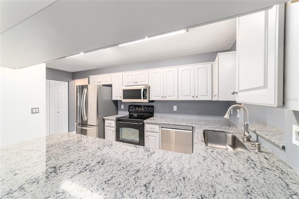 待售: $189,900 (2 贝兹, 2 浴室, 1861 平方英尺)