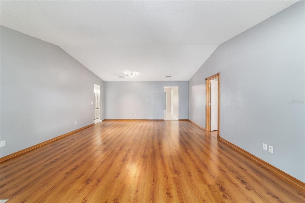 待售: $189,900 (2 贝兹, 2 浴室, 1861 平方英尺)