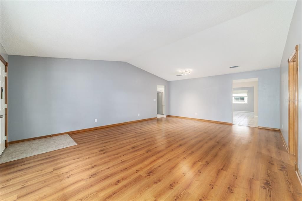 待售: $189,900 (2 贝兹, 2 浴室, 1861 平方英尺)