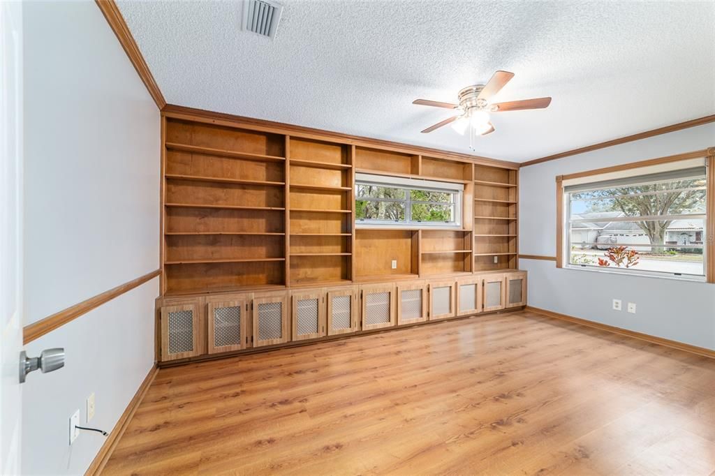 待售: $189,900 (2 贝兹, 2 浴室, 1861 平方英尺)