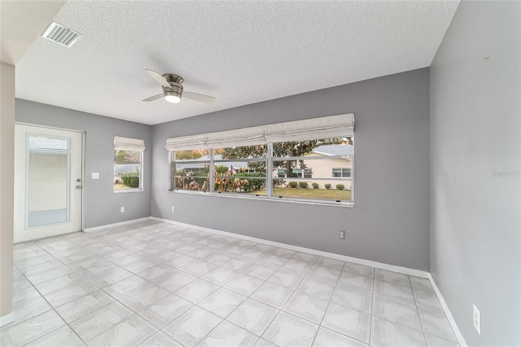 待售: $189,900 (2 贝兹, 2 浴室, 1861 平方英尺)