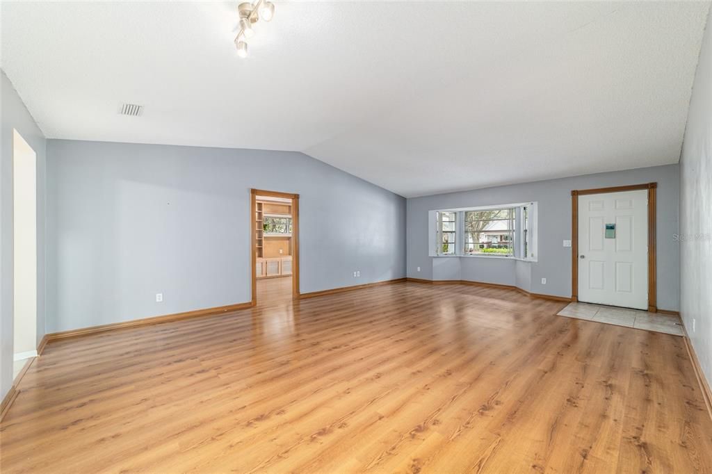 待售: $189,900 (2 贝兹, 2 浴室, 1861 平方英尺)