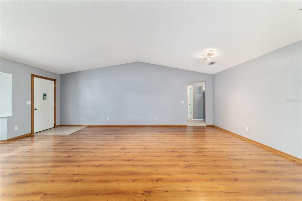 待售: $189,900 (2 贝兹, 2 浴室, 1861 平方英尺)