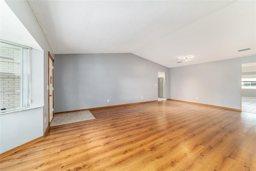 待售: $189,900 (2 贝兹, 2 浴室, 1861 平方英尺)