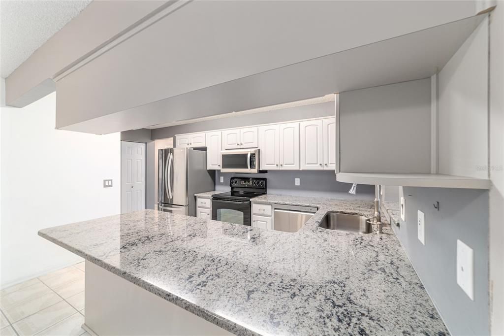 待售: $189,900 (2 贝兹, 2 浴室, 1861 平方英尺)