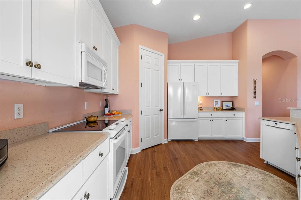 На продажу: $425,000 (3 спален, 2 ванн, 2482 Квадратных фут)