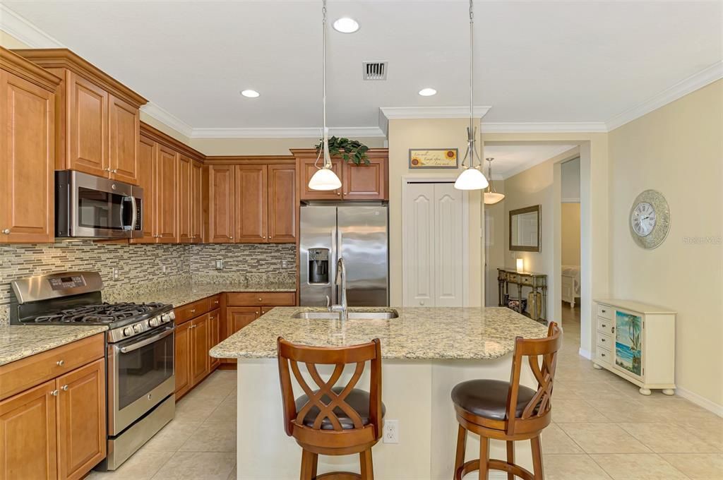 На продажу: $398,000 (2 спален, 2 ванн, 1525 Квадратных фут)