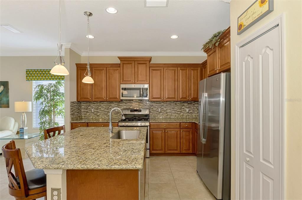 На продажу: $398,000 (2 спален, 2 ванн, 1525 Квадратных фут)