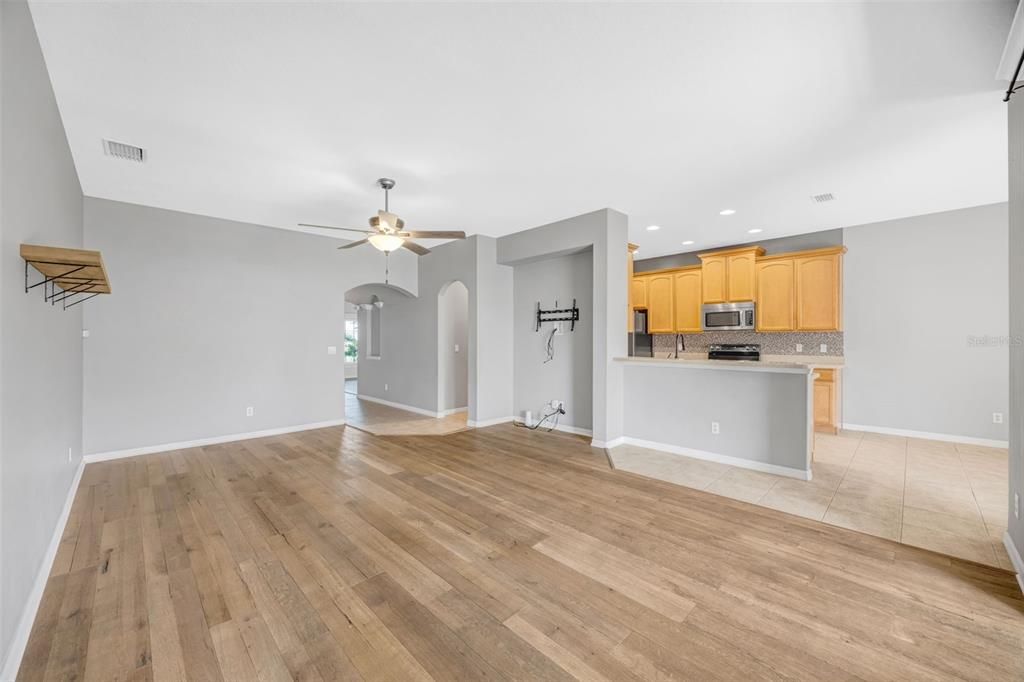 For Sale: $485,000 (5 beds, 3 baths, 2659 Square Feet)