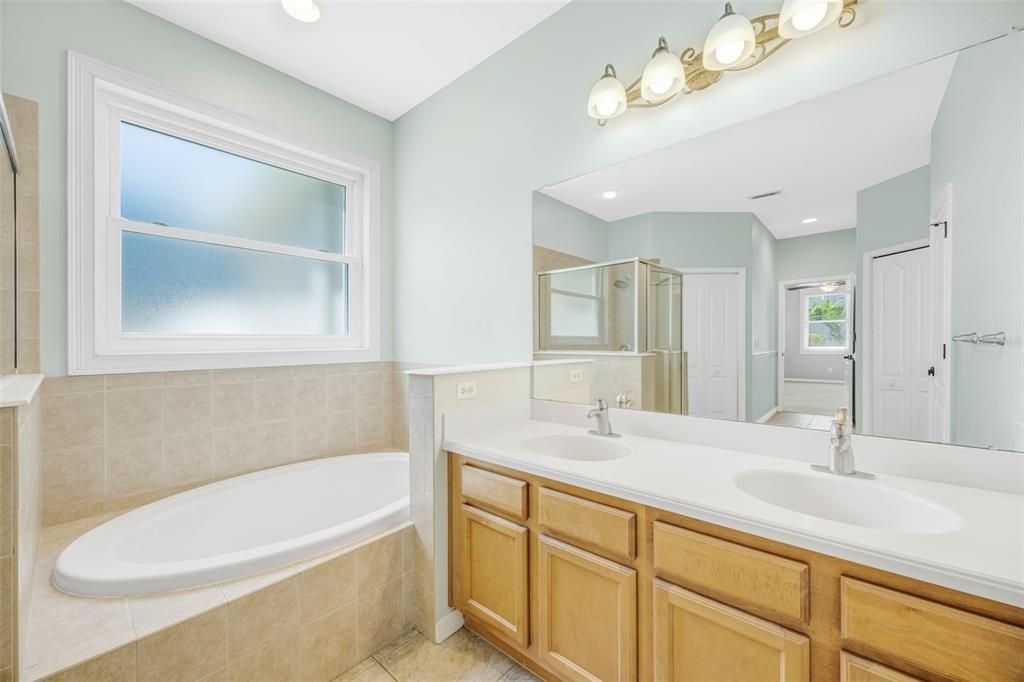 For Sale: $485,000 (5 beds, 3 baths, 2659 Square Feet)