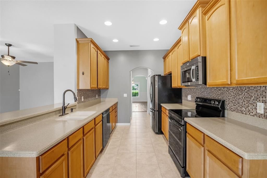 For Sale: $485,000 (5 beds, 3 baths, 2659 Square Feet)