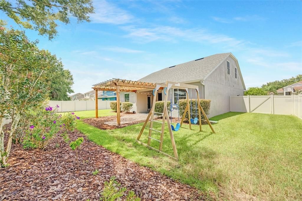 For Sale: $485,000 (5 beds, 3 baths, 2659 Square Feet)