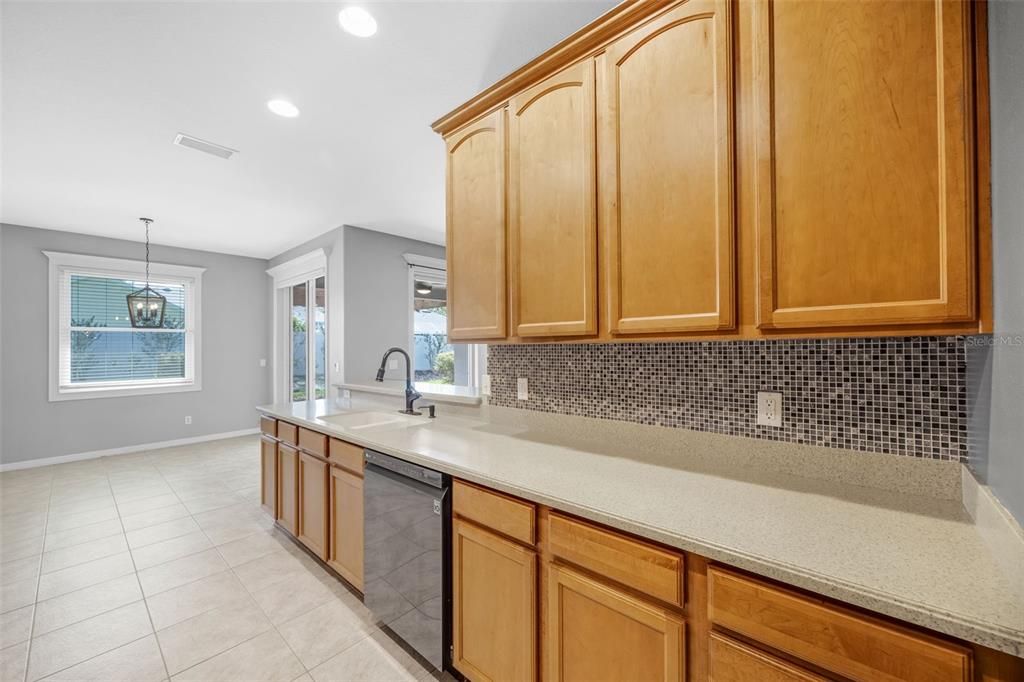 For Sale: $485,000 (5 beds, 3 baths, 2659 Square Feet)