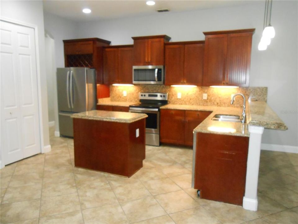 For Sale: $600,000 (4 beds, 3 baths, 2833 Square Feet)