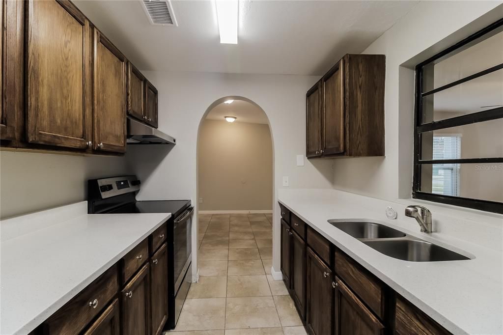 出租: $1,930 (3 贝兹, 1 浴室, 1386 平方英尺)