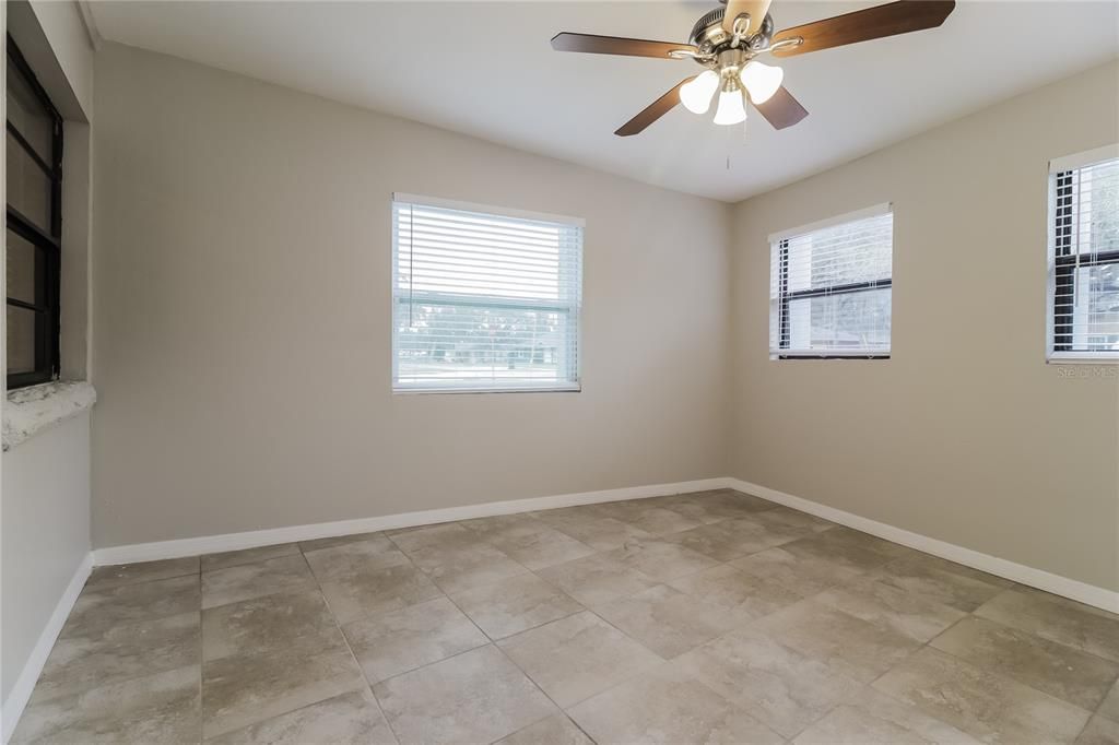 出租: $1,930 (3 贝兹, 1 浴室, 1386 平方英尺)