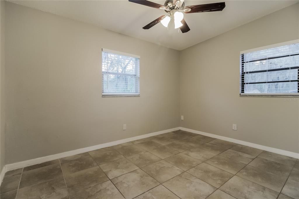 出租: $1,930 (3 贝兹, 1 浴室, 1386 平方英尺)