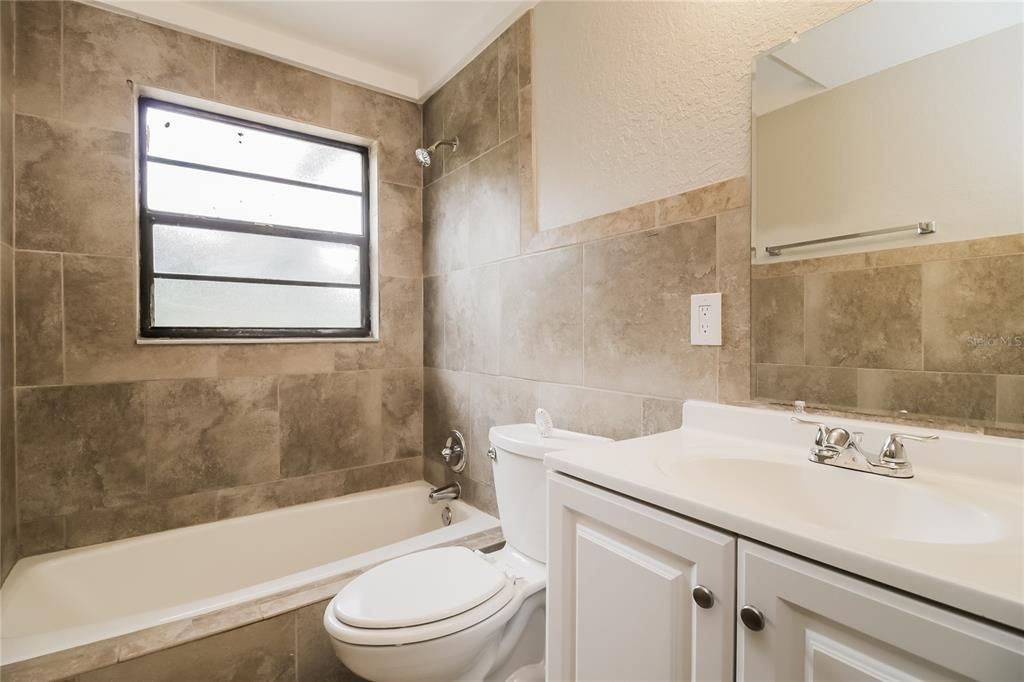 出租: $1,930 (3 贝兹, 1 浴室, 1386 平方英尺)