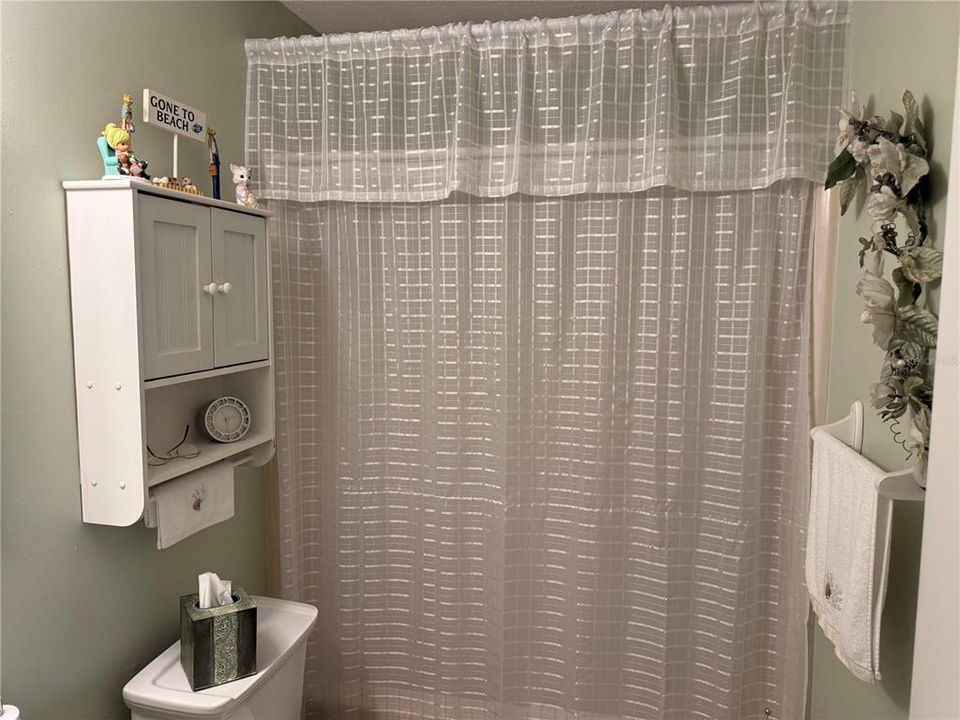 For Sale: $350,000 (3 beds, 2 baths, 1253 Square Feet)