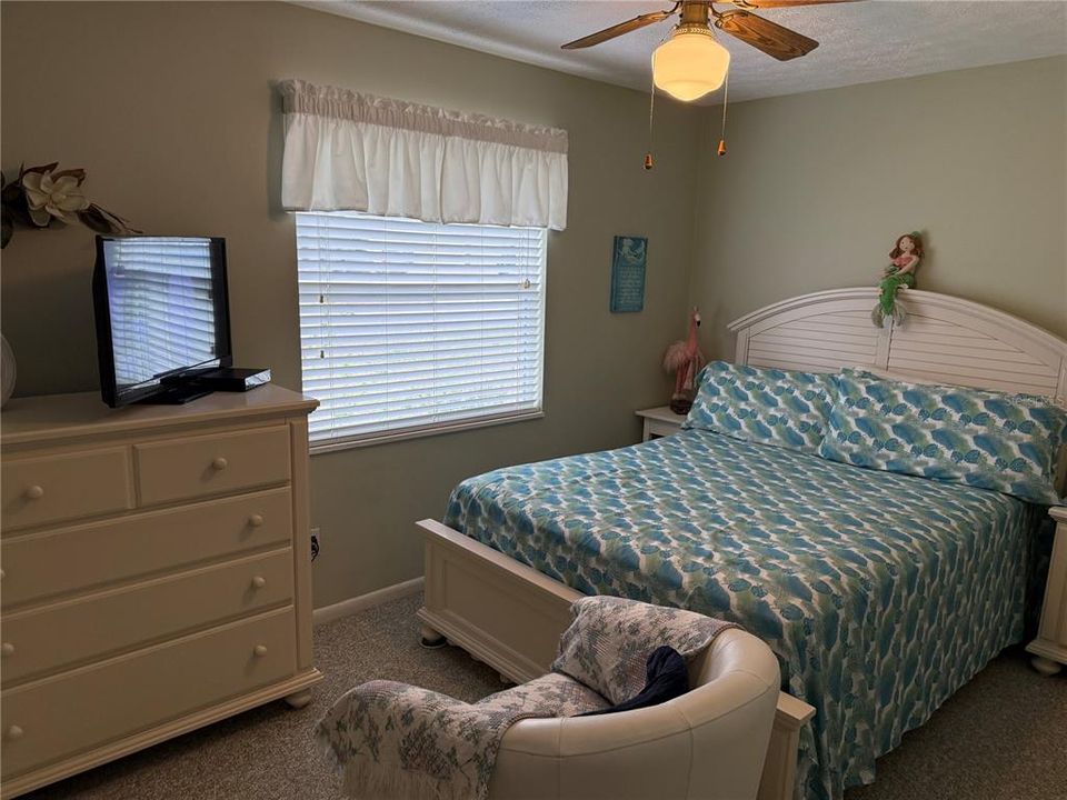 For Sale: $350,000 (3 beds, 2 baths, 1253 Square Feet)