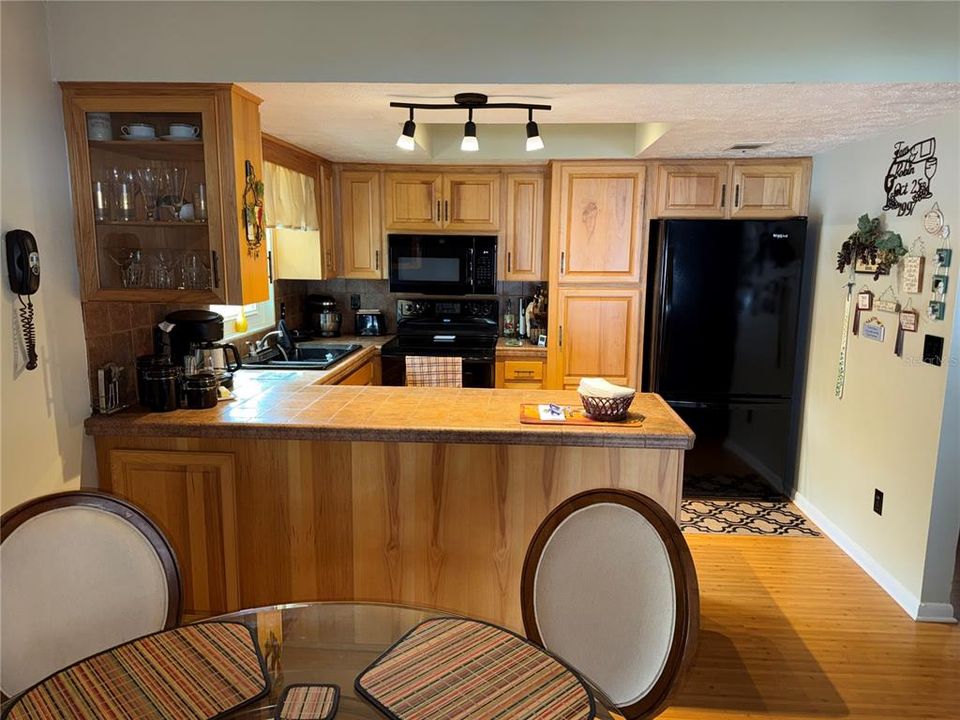 For Sale: $350,000 (3 beds, 2 baths, 1253 Square Feet)