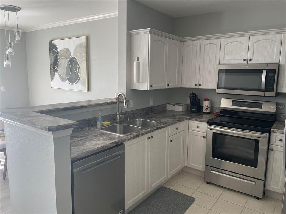 For Rent: $2,240 (3 beds, 2 baths, 1185 Square Feet)