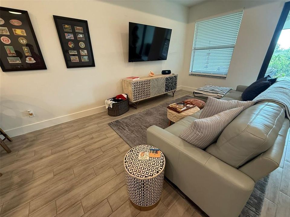 For Rent: $1,800 (3 beds, 2 baths, 1349 Square Feet)