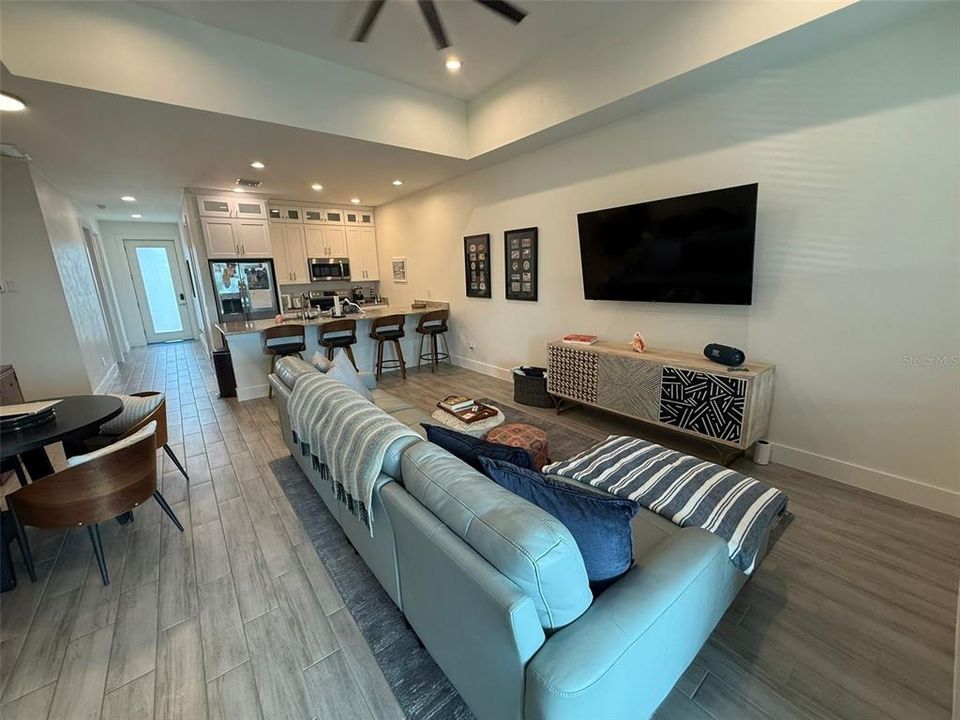 For Rent: $1,800 (3 beds, 2 baths, 1349 Square Feet)